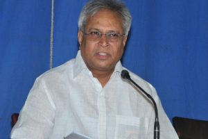 శ్వేతపత్రాలన్నీ అబద్దాలే..! ఎవరితోనైనా చర్చకు సిద్ధమంటున్న ఉండవల్లి..!