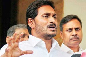 ఎలక్షన్ ఫీవర్ : తానూ విదేశీ పర్యటన రద్దు చేసుకున్న జగన్..!