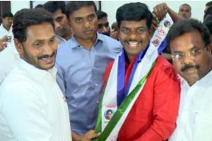 జేసీపై మీసం మెలేసిన ఆ సీఐ వైసీపీలో చేరిపోయారు..!