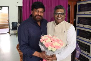 ‘సైరా’కు సిరివెన్నెల సింగిల్ కార్డ్!