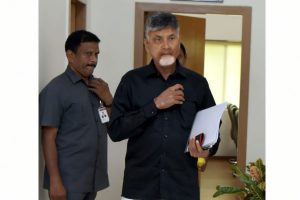 భార్యను వదిలేసిన మోడీకి కుటుంబమంటే ఏం తెలుసు..? : చంద్రబాబు