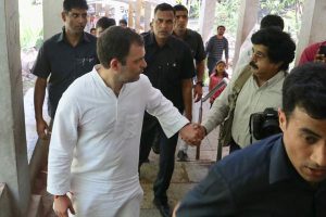 గంటన్నరలోనే తిరుమలకు నడుచుకుంటూ వెళ్లిన రాహుల్ గాంధీ..!