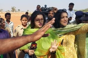 సాక్షి టీవీ యాంకర్‌గా రేణుదేశాయ్..! పవన్ ఉన్న కర్నూల్లోనే షూటింగ్..!