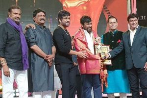చిరు చ‌మ‌త్కారం.. మోహ‌న్‌బాబు పుర‌స్కారం