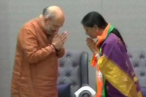 తెలంగాణలో కాంగ్రెస్ కన్నా బీజేపీ బెటరని డీకే అరుణ భావించారా..?
