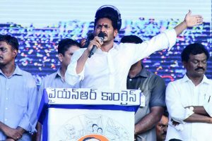 ఇరుక్కుపోయామనే జగన్ అంగీకరించాడా..? ఫామ్‌-7ల స్కెచ్ ఎక్కడిది..?