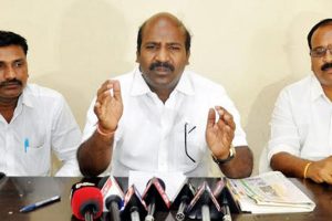 అనుచ‌రుడు వెళ్తుంటే… కోమ‌టిరెడ్డి సోద‌రులు ఆప‌లేదా..?