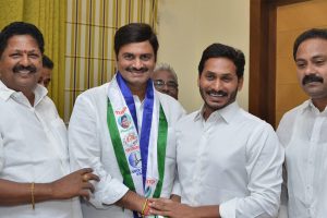 రఘు రామ.. రామ..! రూ. 3వేల కోట్ల రుణం ఎగవేత కేసుల భయమా..?