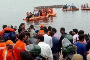 మరో మహా విషాదం..!  గోదావరిలో జలసమాధి..!