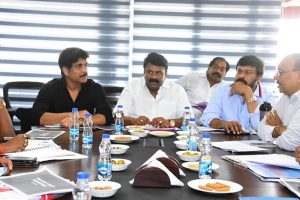 చిత్ర‌సీమ‌కు తెలంగాణ ప్ర‌భుత్వం భారీ కానుక‌లు