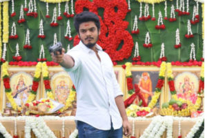 ‘చోర్ బ‌జార్`’లో చిక్కుకున్న పూరి త‌న‌యుడు