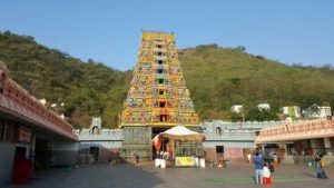 ఇంద్రకీలాద్రిపై అన్యమత ప్రచారం.. ఎల్‌ఈడీని బద్దలు కొట్టిన భక్తులు !