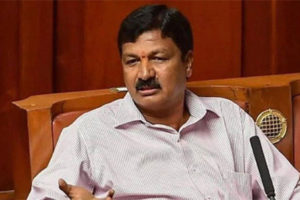 అమ్మాయి వలచిందని ఆశపడ్డాడు.. మంత్రి పదవి కోల్పోయాడు..!