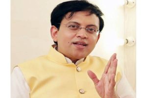 గోగినేనితో ఆడుకుంటున్న ప‌వ‌న్ ఫ్యాన్స్‌