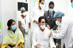 టీకా వేడుక : మోడీ అలా.. జగన్ ఇలా..!