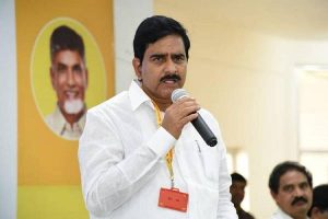 నోరెత్తకుండా కేసులతో దేవినేని ఉమ కార్నర్..!?