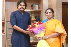 పవన్ కళ్యాణ్ కి రాఖీ కట్టిన తిరుపతి ఎంపీ అభ్యర్థి రత్న ప్రభ