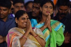వైఎస్ఆర్ పేరును షర్మిల వాడుకోవచ్చన్న వైసీపీ..!