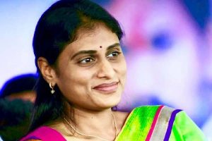 వైఎస్ ఫ్యామిలీలో మెజార్టీ షర్మిలకే సపోర్ట్.. విజయమ్మ సహా..!