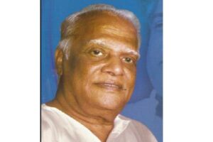 వేడి వేడిగా వ‌డ్డించే గీత ర‌చ‌యిత‌