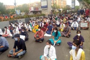 మాట వినని జూడాలు..! కేసీఆర్ ఆగ్రహిస్తే వారి పరిస్థితేంటి..?