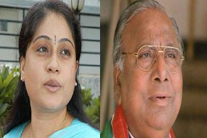 ఈటెల పై కాంగ్రెస్, బిజెపి నేతల సానుభూతి