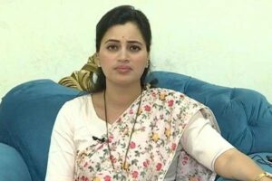 నవనీత్ కౌర్ ఎంపీ పదవి పోయినట్లే..!?