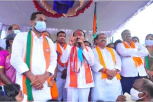 హైవోల్టేజ్ హుజూరాబాద్‌లో ఎటాక్ పాలిటిక్స్..!