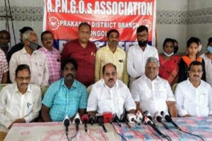 సజ్జల బెదిరించలేదు .. శుభాకాంక్షలు చెప్పారు : ఉద్యోగ సంఘం నేతలు