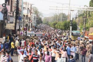 కట్టడి చేయాలన్న ఆదేశాల్ని పోలీసులు లైట్ తీసుకున్నారా !?