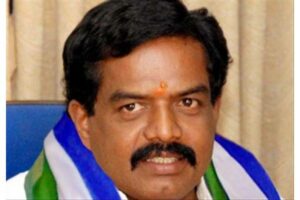“చెప్పు”తో కొట్టుకున్న సుబ్బారాయుడ్ని గెంటేసిన వైసీపీ