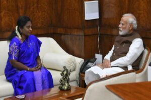ఢిల్లీలో కేసీఆర్ ఉండగానే తమిళిశైతో మోదీ భేటీ !