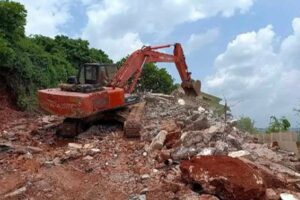 రుషికొండను అలా తవ్వేశారేంటి !?