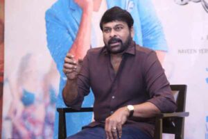 పాస్ పోర్ట్ ఆఫీస‌ర్‌గా చిరు