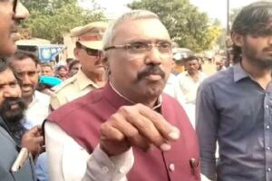పదవికి రాజీనామా చేసిన కొమ్మినేని