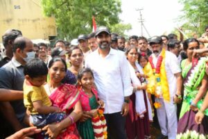 శ్రీనివాస్ :   ప్రజలు చెక్కిన నాయకుడు లోకేష్ !