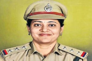 సీఐ స్వర్ణలత – సినిమా పిచ్చితోనే దారి తప్పారా ?