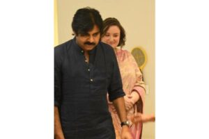 పవన్ భార్యను అసభ్యంగా కించపర్చిన వారిపై ఏపీ పోలీసులు చర్యలు తీసుకోగలరా ?