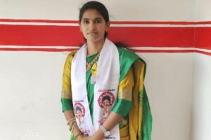 జనసైనికులకు.. మెగా ఫ్యాన్స్‌కు మధ్య మంట పెట్టిన రాయపాటి అరుణ !