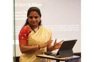 దేశానికి తెలంగాణ దిక్సూచి – ఆక్స్‌ఫర్డ్‌లో కవిత ప్రసంగం