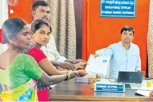 కొల్లాపూర్‌లో బర్రెలక్క శిరీష హవా !