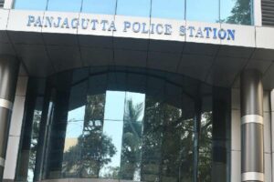 పోలీస్ స్టేషన్‌లో ఏ టు జడ్ బదిలీ – సినిమాలో కాదు నిజంగానే !