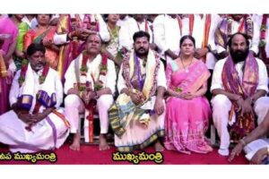 ఫ్యాక్ట్ చెక్ :  ఆలయంలో  డిప్యూటీ సీఎం భట్టిని కింద కూర్చోబెట్టి అవమానించారా ?