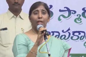 జగన్ ముందు చెల్లెళ్లకు సమాధానం చెప్పే ఓట్లడగాలి !