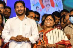 విజయమ్మ బర్త్‌డే విషెష్ : షర్మిల చెప్పింది.. జగన్ చెప్పాల్సి వచ్చింది !