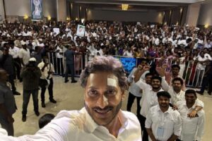జగన్ పరువు తీసిన వైసీపీ సోషల్ మీడియా మీట్ !