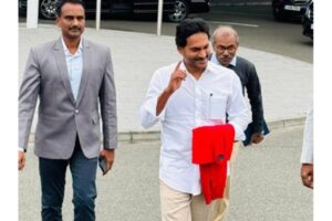 నాడు – నేడు : జగన్ గత లండన్ టూర్ ఫోటో ఒక్కటైనా రిలీజ్ చేశారా ?