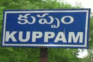 కాళ్లు పట్టేసుకుంటున్న వైసీపీ నేతలు -ఎంత ఖర్మ !