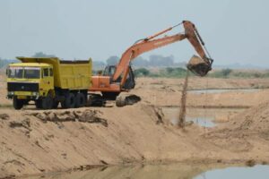 ఓటేస్తున్నారా ? : ఇసుక మాఫియాను గుర్తుకు తెచ్చుకోండి !