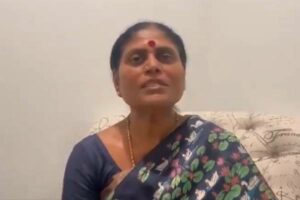 తల్లి సపోర్టూ లేని జగన్ – షర్మిలను గెలిపించాలని విజయలక్ష్మి పిలుపు